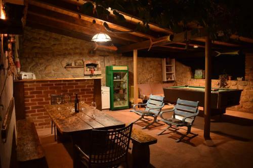 Clay Apartments With Pool