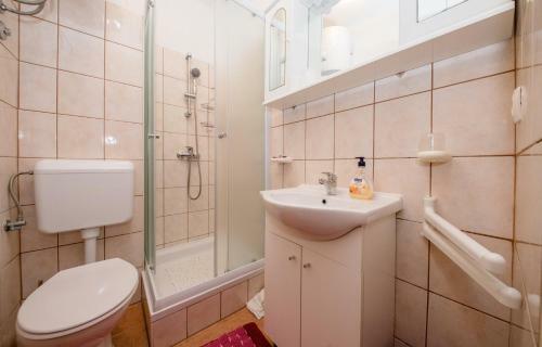 Hostal Apartments Mate