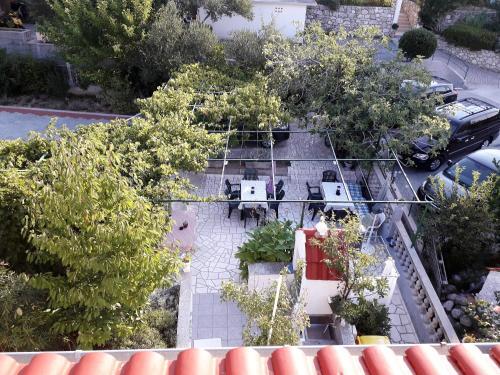 Impeccable 9-bed Apartment In Rab