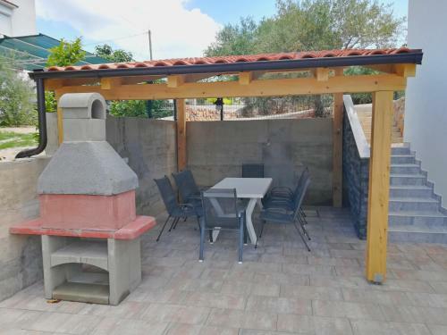 Villa Mira With Pool