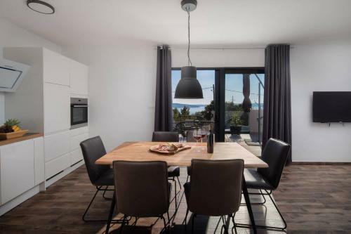 Villa Petra Divine With Heated Pool