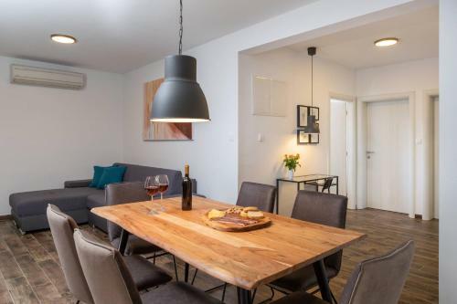 Villa Petra Divine With Heated Pool
