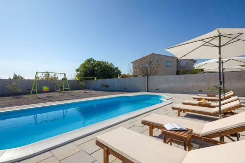 Villa Petra Divine With Heated Pool
