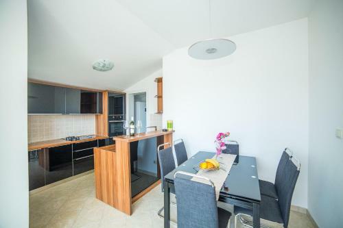 Apartments Ivo Kastel Luksic