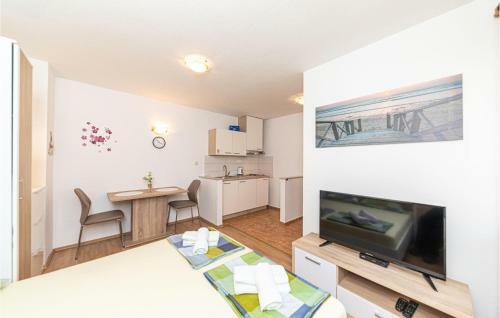 Nice Apartment In Kastel Luksic With Wifi