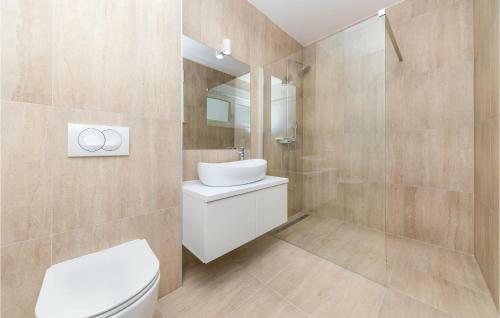Five-bedroom Holiday Home In Kastel Kambelovac