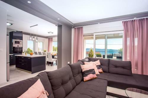 Seaview Villa Stanka With Pool And Attached Jacuzzi