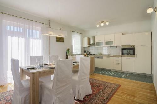 Apartment Vana - 400 M From Beach