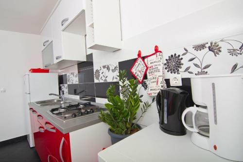 Apartments May - Sea View