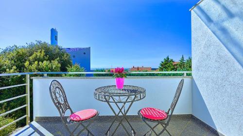 Villa Aylin 5-bed Next To The Sea