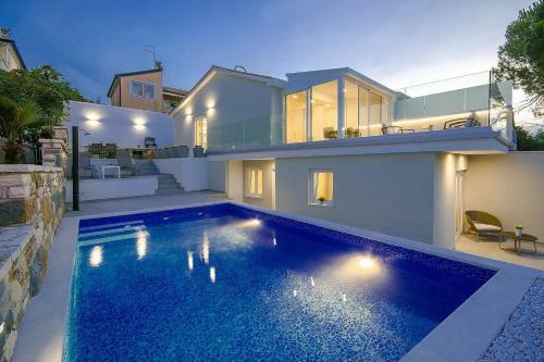 Villa Aurora