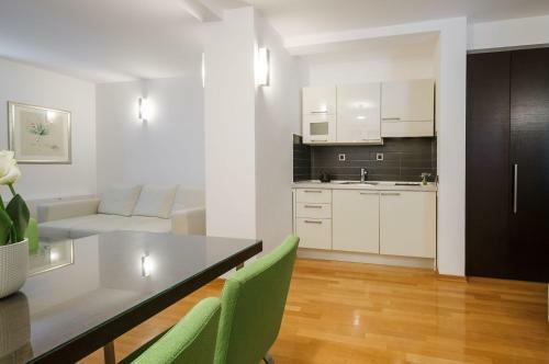 Villa Primortic - 7 Bedroom Villa - Great Pool Area - Perfect For Larger Groups