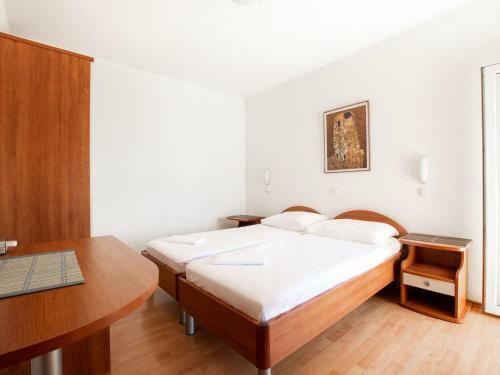 Comfortable Apartment In Celina With Swimming Pool
