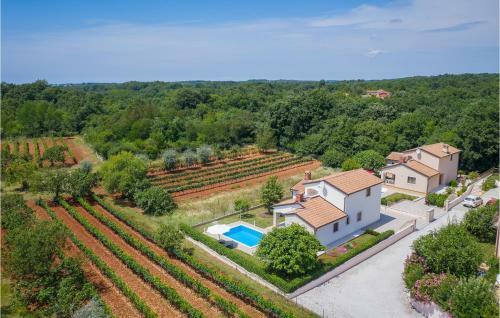 Three-bedroom Holiday Home In Kmacici