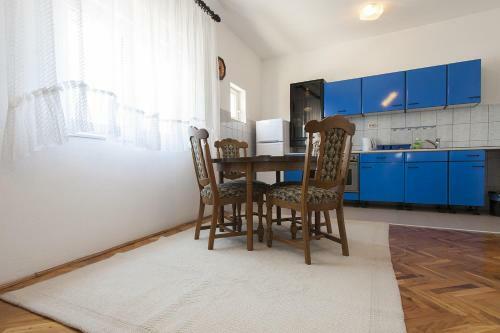 Apartments Zoran - Beach 400m