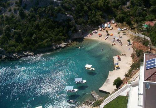 Apartments Ljuba - 200m From Beach