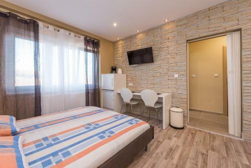 Hostal Apartments Tomo - Open Pool