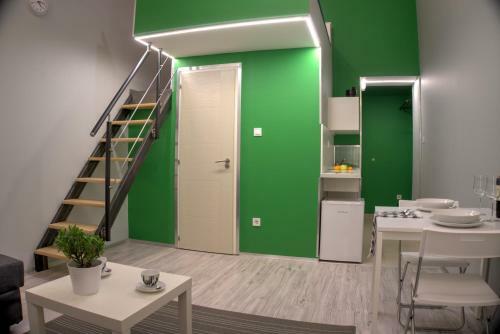 Hild-1 Apartments
