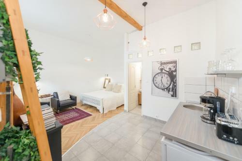 Rose Trees Apartment