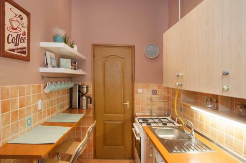 Apartamento Simona - Lovely Studio In The Downtown .