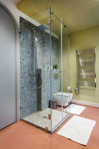 K52 Luxury 4bdrm 4bthrm Apartment