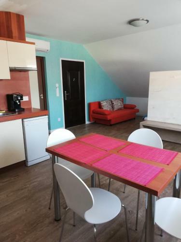 K�cz�n Apartman
