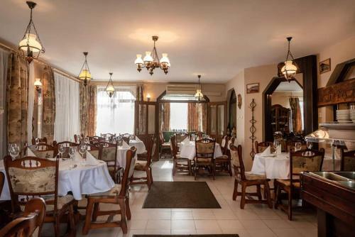 Motel Fez?r Panzi� �s �tterem
