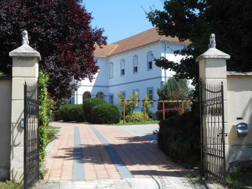 Bed & Breakfast F�bi�nics Kast�ly Misefa