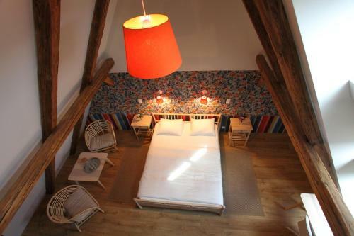 Hegyes-tet? Vend�gh�z