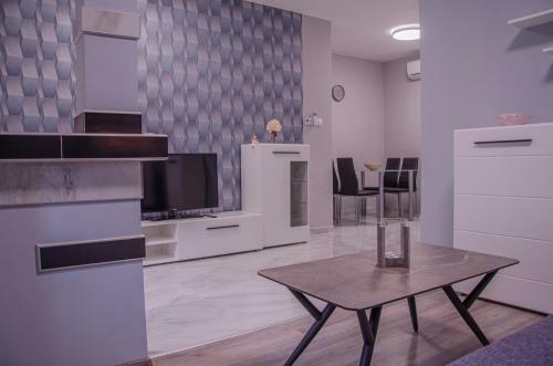 Oros House Apartmanh�z