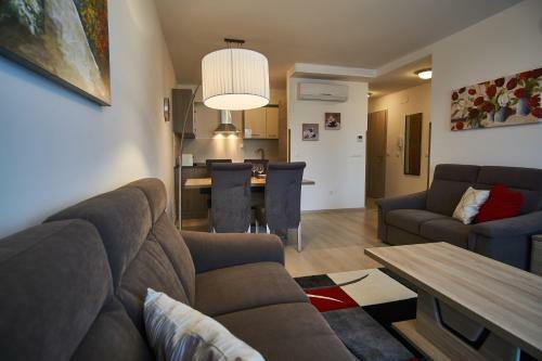 Az�r Apartments - Hostaid