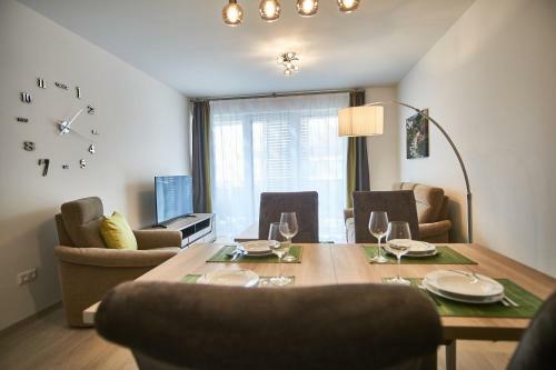 Az�r Apartments - Hostaid