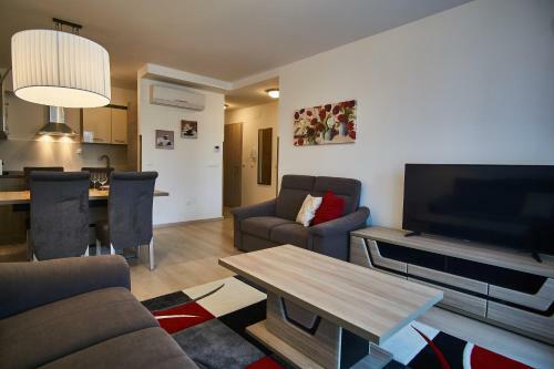 Az�r Apartments - Hostaid