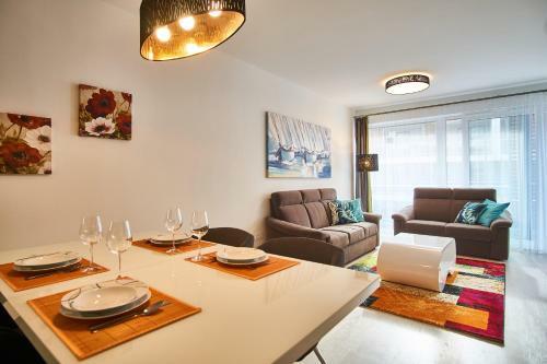 Az�r Apartments - Hostaid
