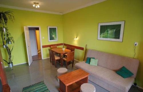 Apartment- Golden 2