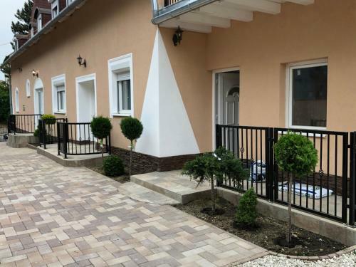 Deluxe Apartments