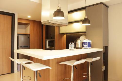 Modern Elegant 2br Apartment Tamansari Tera Residence By Travelio