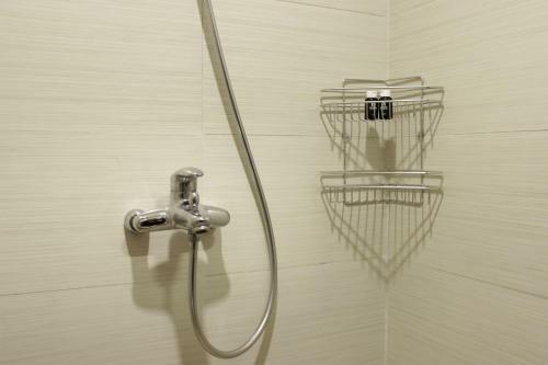 Comfy 1br Gateway Pasteur Apartment Near Exit Toll By Travelio