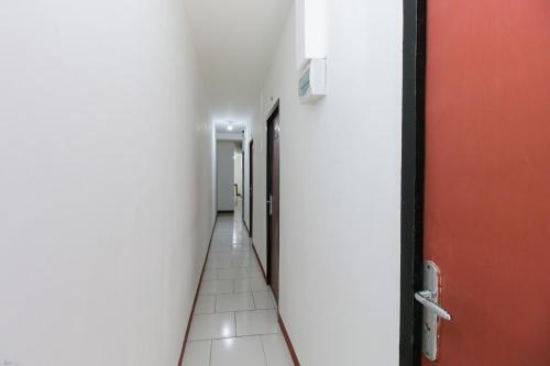 Hostal Reddoorz Near Riau Junction Mall 2