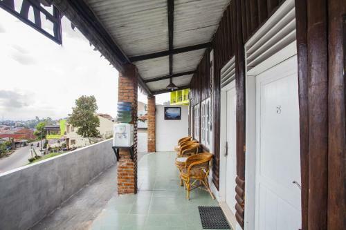 Hotel Oyo 2799 Berastagi Backpacker Rooms