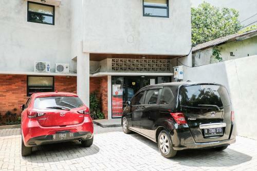 Hotel Reddoorz Near Trans Studio Mall Cibubur 3