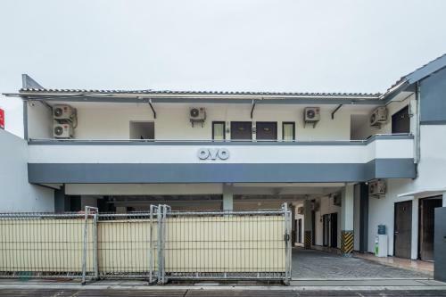 Hotel Oyo 1460 Anyelir Residence