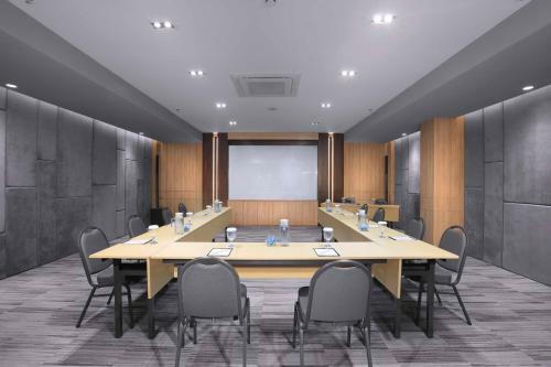 Neo Hotel Puri Indah