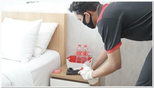 Hostal Reddoorz Plus Near Dharmawangsa Square
