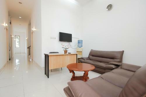 Hostal Reddoorz @ Permata Sari Karawaci