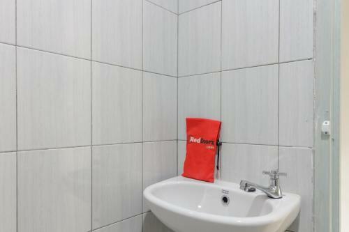 Hostal Reddoorz @ Cipete Raya