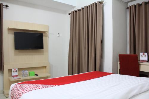 Hotel Oyo 266 Margonda Residence 5
