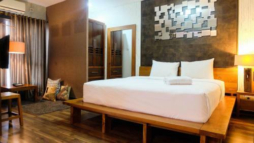 Elegant And Chic Studio Tamansari Semanggi Apartment By Travelio