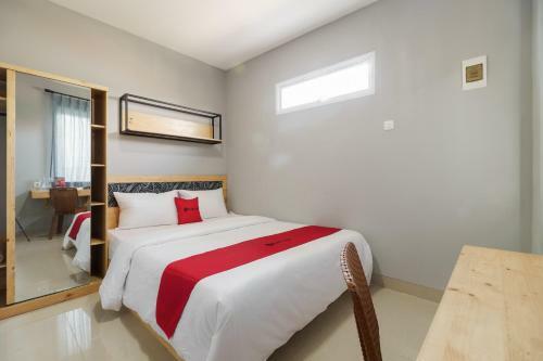 Hostal Reddoorz Near Plaza Atrium Senen