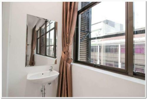 Hostal Reddoorz @ Ruko Itc Roxy Mas